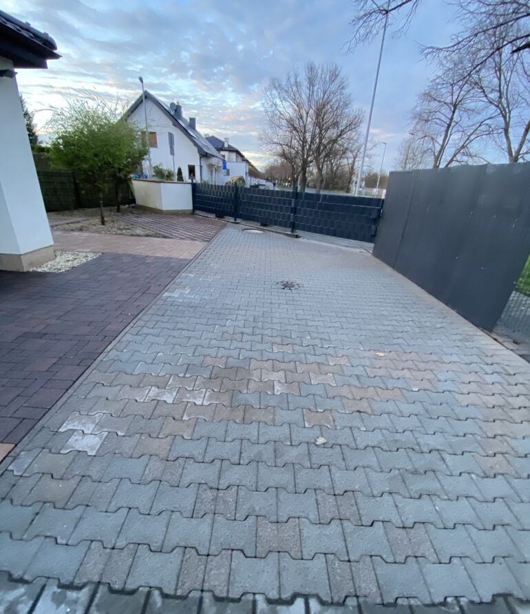 Mycie kostki brukowej i tarasu betonowego Wrocław – efekt po czyszczeniu 240 m2 ciepłą wodą 320 bar