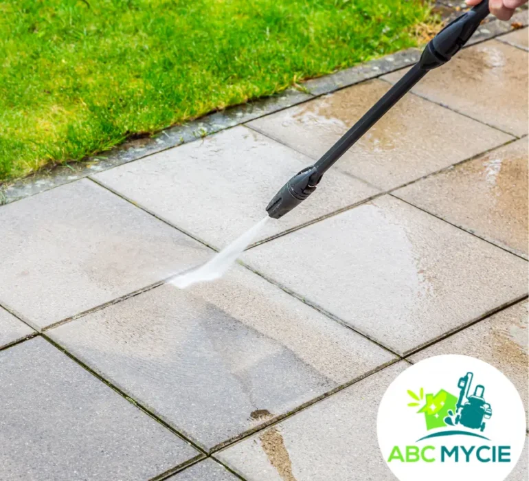 Mycie kostki brukowej myjką ciśnieniową przez ABC Mycie